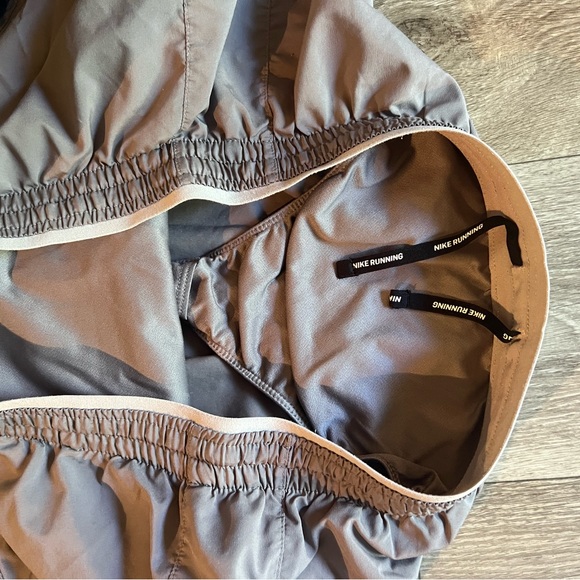 Women’s Nike running shorts - Picture 4 of 4